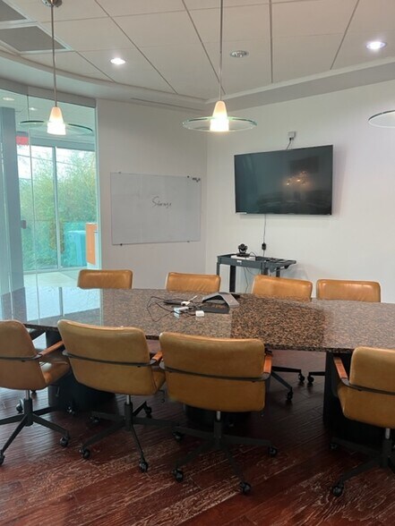 More Photos Of 5631 Broadway St, San Antonio Bank For Lease