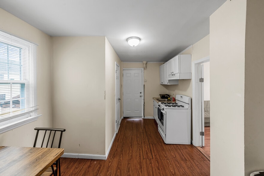 More Photos Of 200 Hall Ave, Perth Amboy Bar For Sale