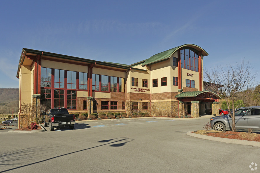 Primary Photo Of 8 Sheridan Sq, Kingsport Medical For Lease