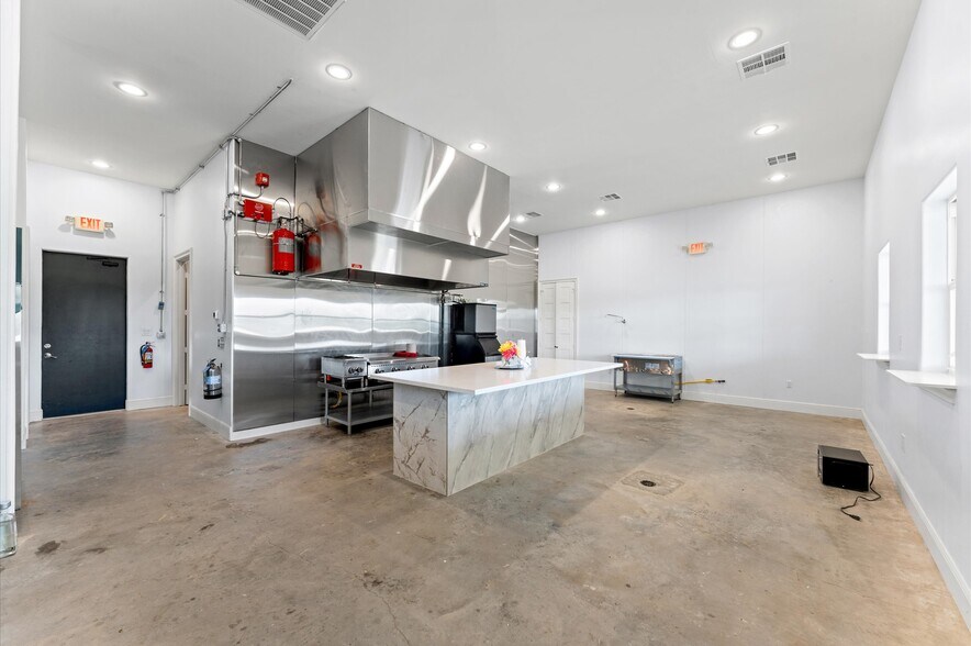 More Photos Of 5155 Almeda Genoa Rd, Houston Sports And Entertainment For Lease