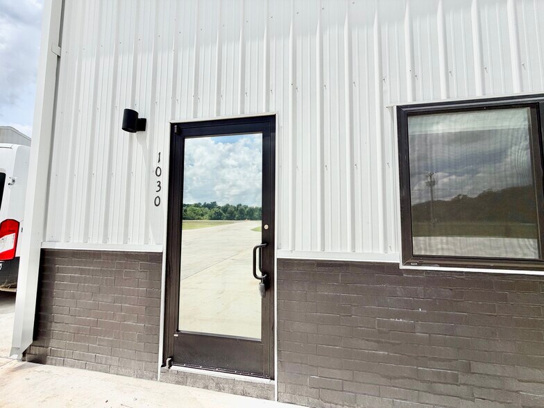 More Photos Of 1030 Moccasin ave, Tahlequah Flex For Lease