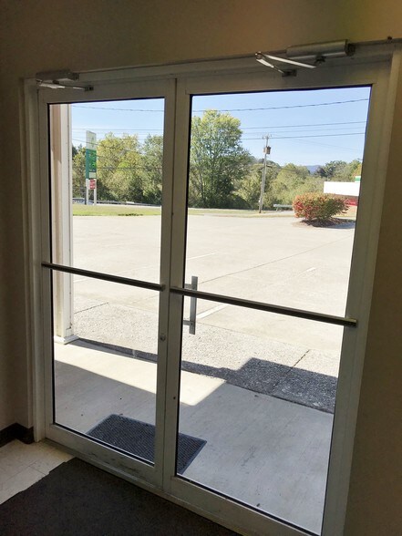 More Photos Of 450 S Church St, Fincastle Medical For Lease