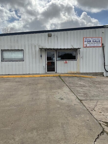 More Photos Of 1517 W Main St, La Porte Auto Repair For Sale