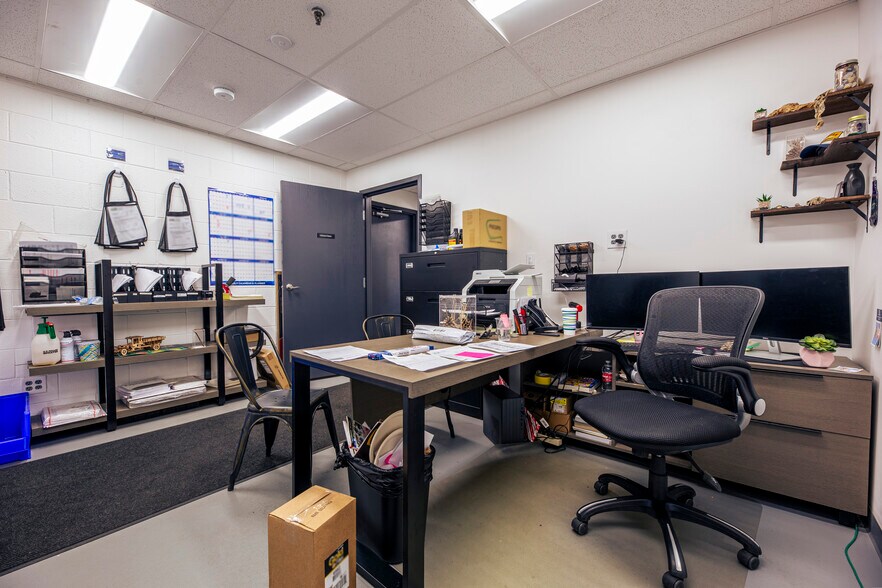 More Photos Of 3788 Wheeling St, Aurora Manufacturing For Sale
