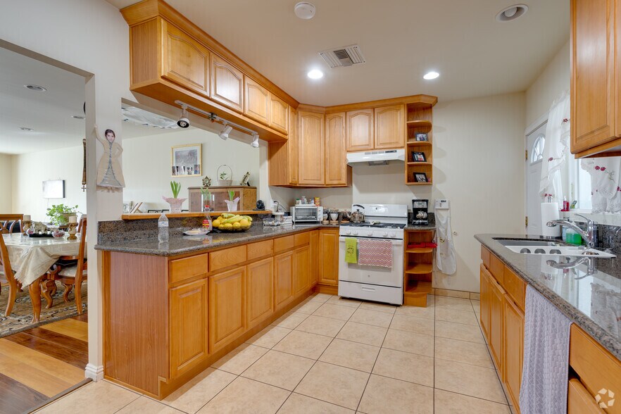 More Photos Of 1517 E Washington Blvd, Pasadena Storefront Retail Residential For Sale