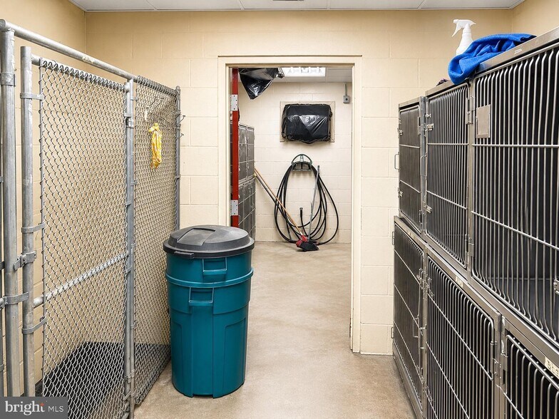 More Photos Of 404 Snow Hill Rd, Salisbury Veterinarian Kennel For Lease