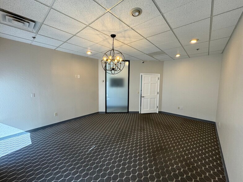 More Photos Of 8263 W Thunderbird Rd, Peoria Office For Lease