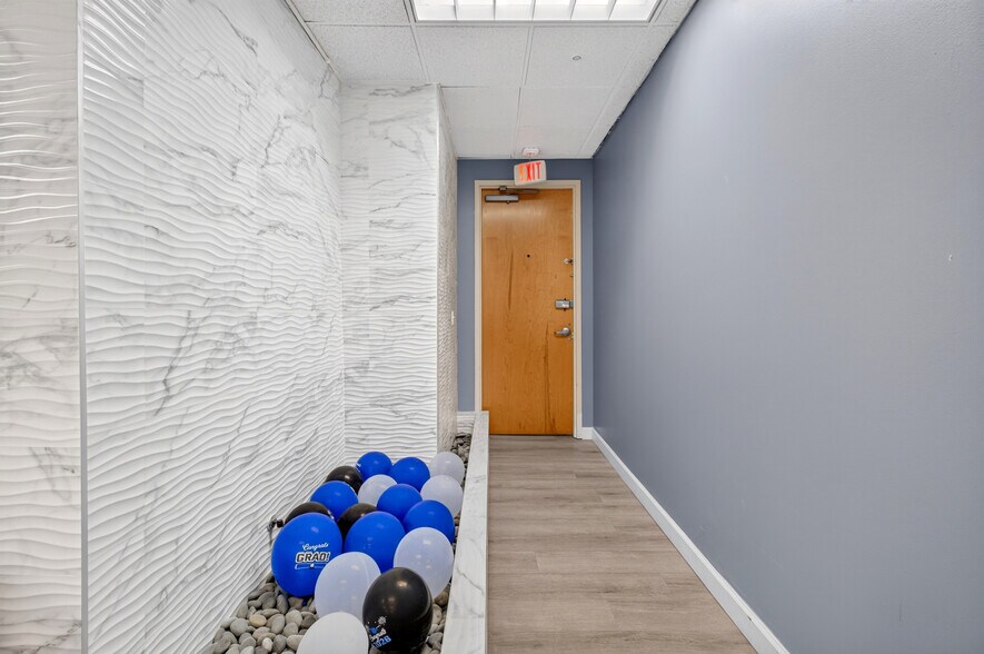 More Photos Of 6200 Metrowest Blvd, Orlando Office For Sale