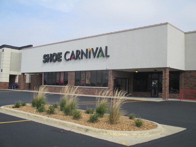 More Photos Of 1700 E College Ave, Normal Storefront For Lease