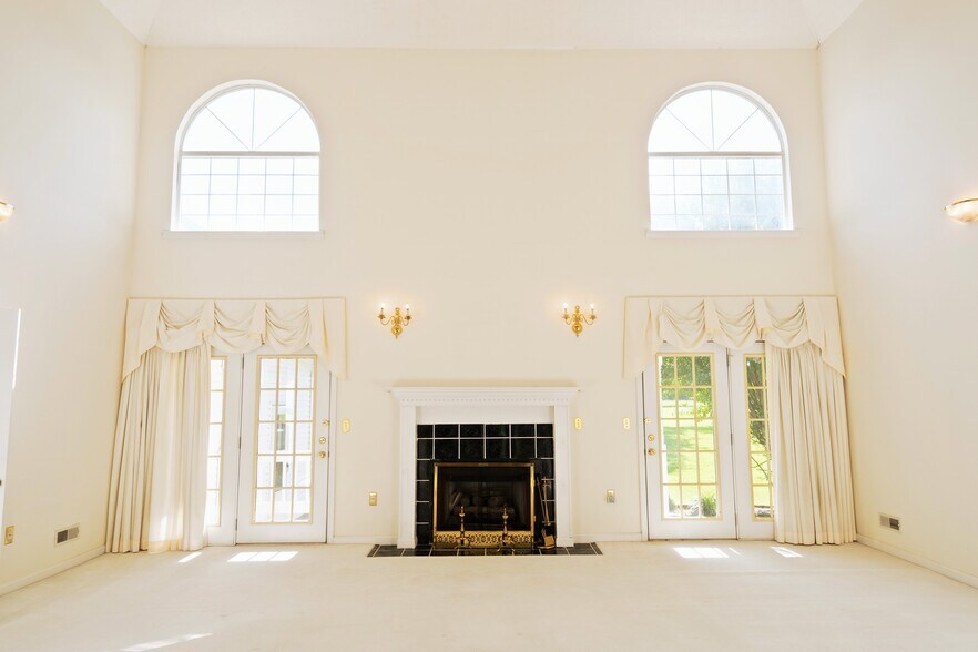 More Photos Of 10674 Wall Triana Hwy, Toney Hospitality For Sale