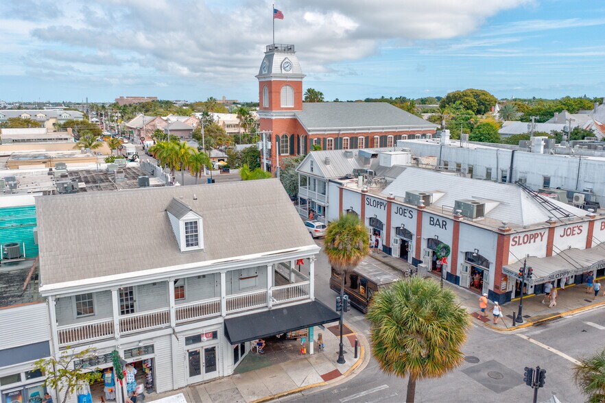 More Photos Of 135 Duval St, Key West Bar For Lease