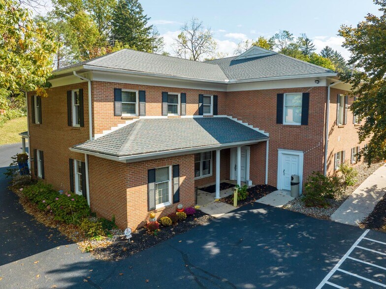 More Photos Of 1399 S Queen St, York Medical For Lease