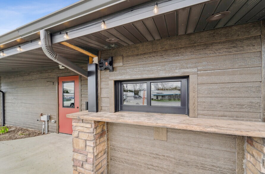 More Photos Of 707 W Park Ave, Kiel Restaurant For Sale