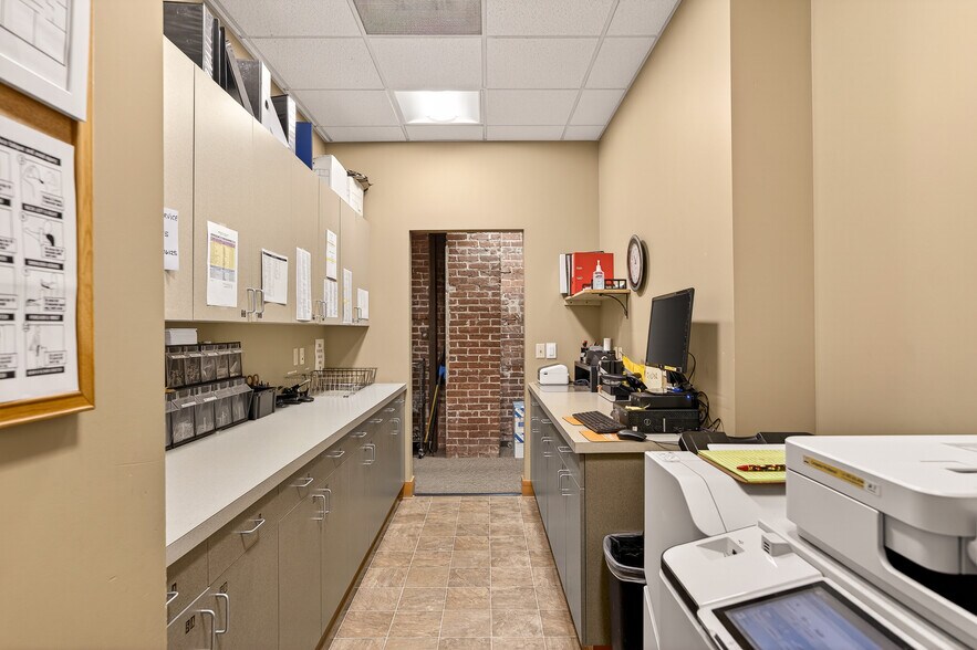 More Photos Of 700 E 1st St, Newberg Storefront Retail Residential For Sale