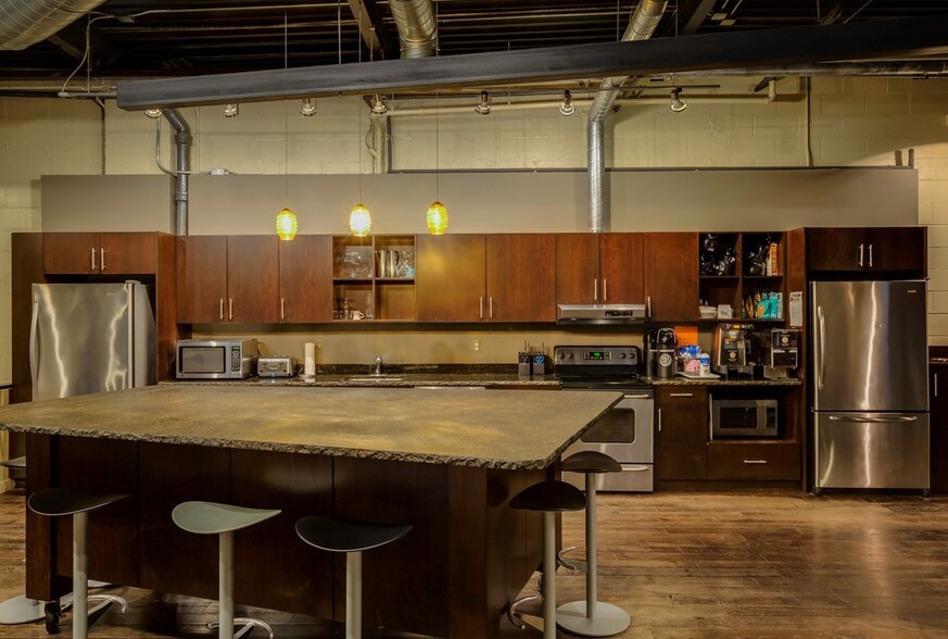 More Photos Of 1200-1264 Woodward Hts, Ferndale Research And Development For Lease