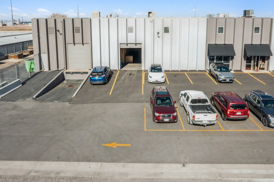 More Photos Of 4001 Holly St, Denver Warehouse For Sale