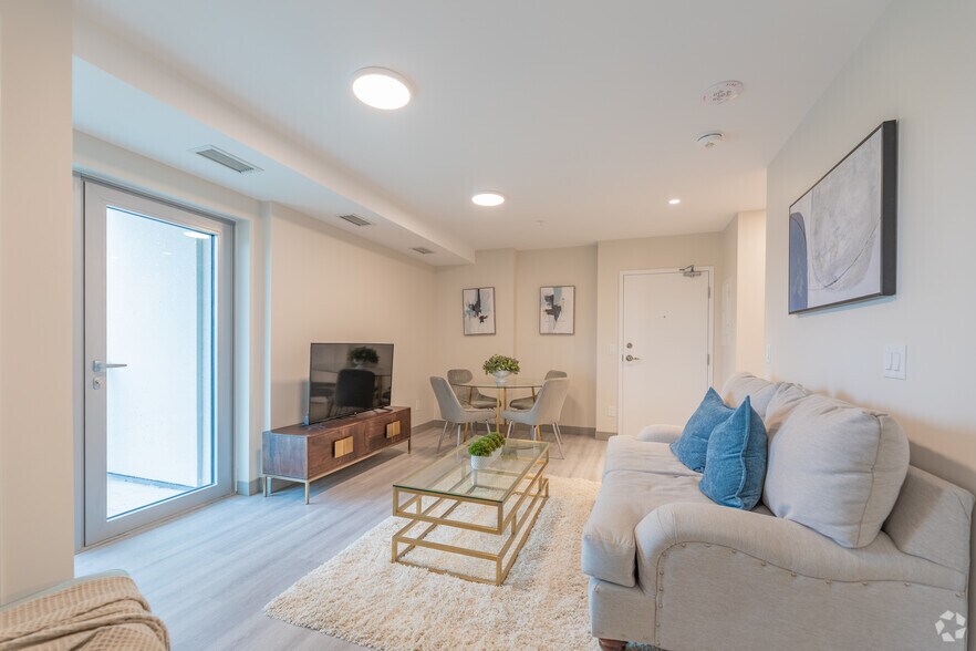 More Photos Of 1015 Innisfil Beach Road, Innisfil Apartments For Lease