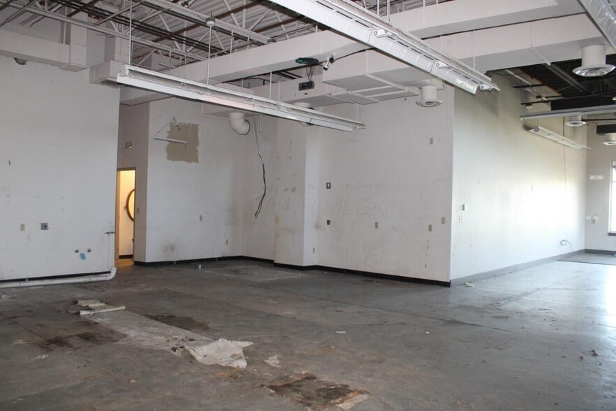 More Photos Of 8591-8595 Owenfield Rd, Powell Freestanding For Lease