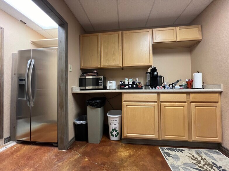 More Photos Of 2281 N Masch Branch Rd, Denton Office For Lease