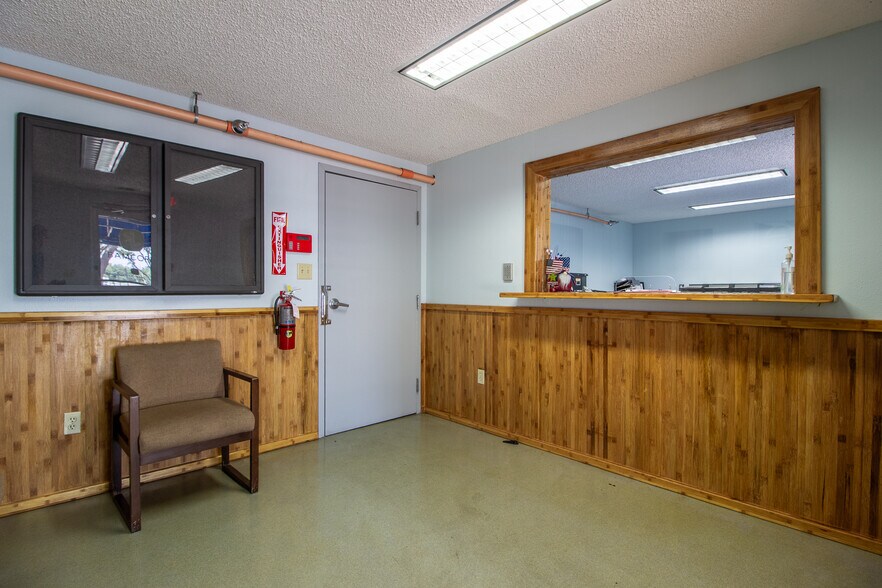 More Photos Of 310 Cypress Rd, Ocala Manufacturing For Sale