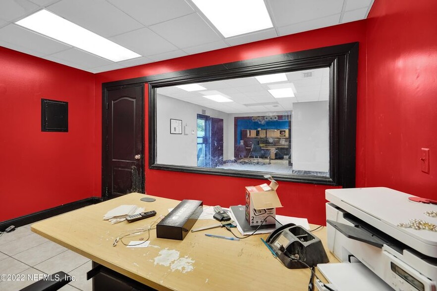 More Photos Of 4104 St Augustine Rd, Jacksonville Light Distribution For Sale