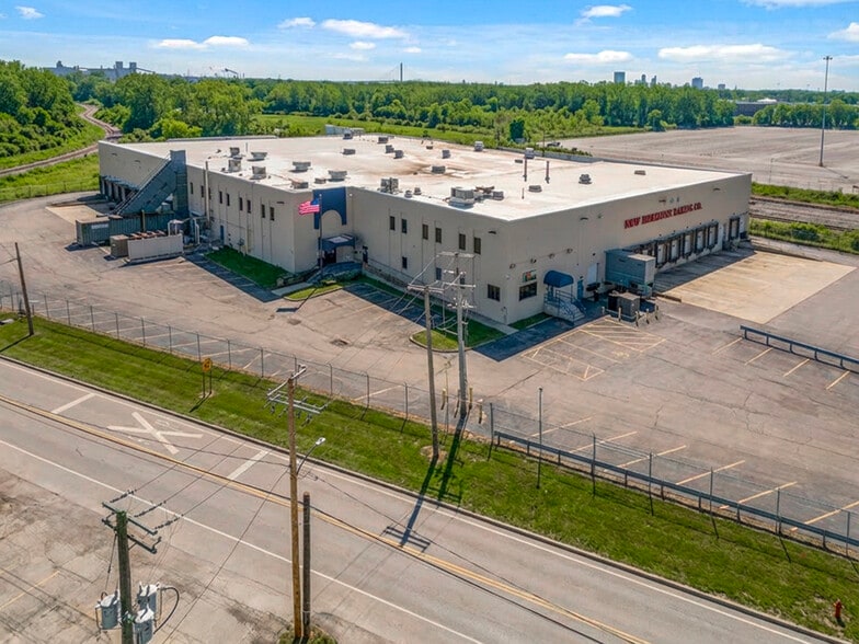 Primary Photo Of 1015 New York Ave, Toledo Distribution For Sale