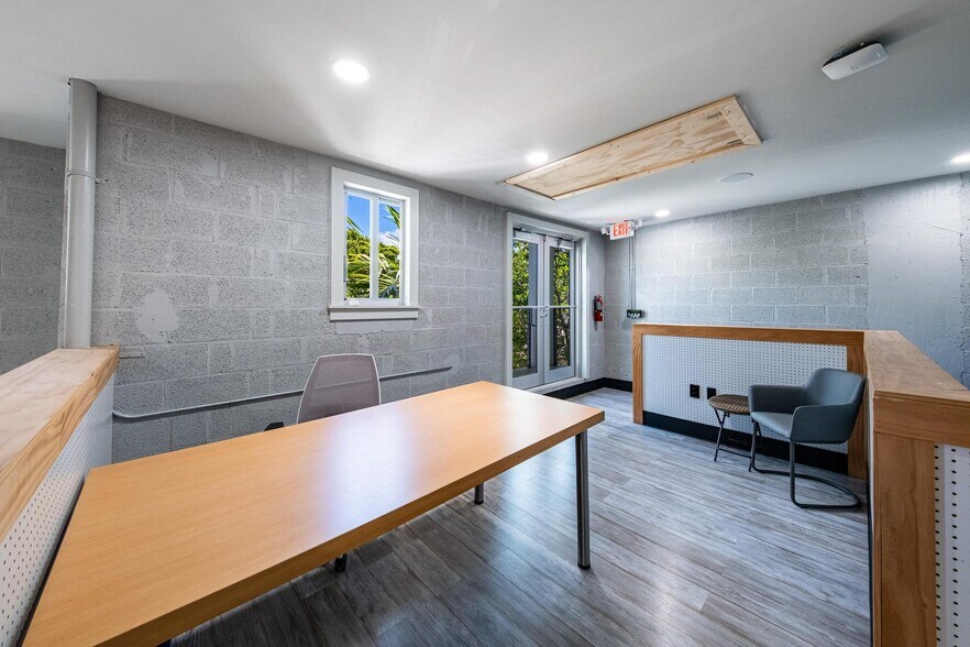 More Photos Of 3305 SW 37th Ave, Miami Office For Sale