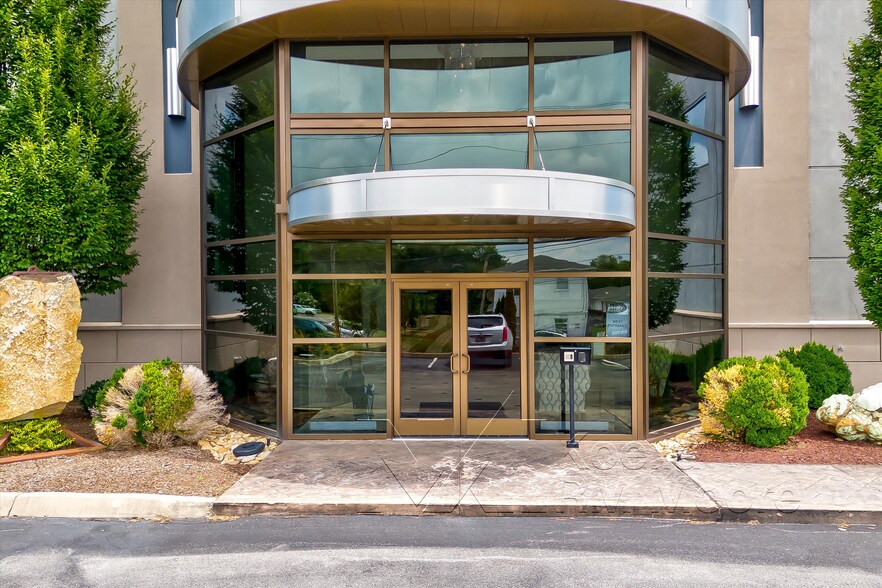 More Photos Of 9600 Parkside, Knoxville Distribution For Lease