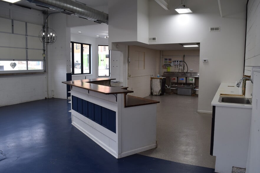 More Photos Of 719 N 6th St, Kansas City Auto Repair For Lease