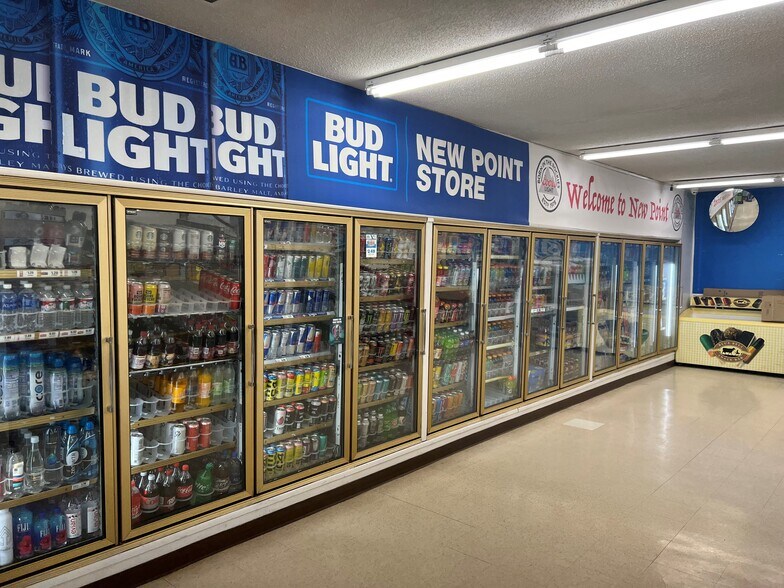 More Photos Of 524 S Main St, Newkirk Service Station For Sale