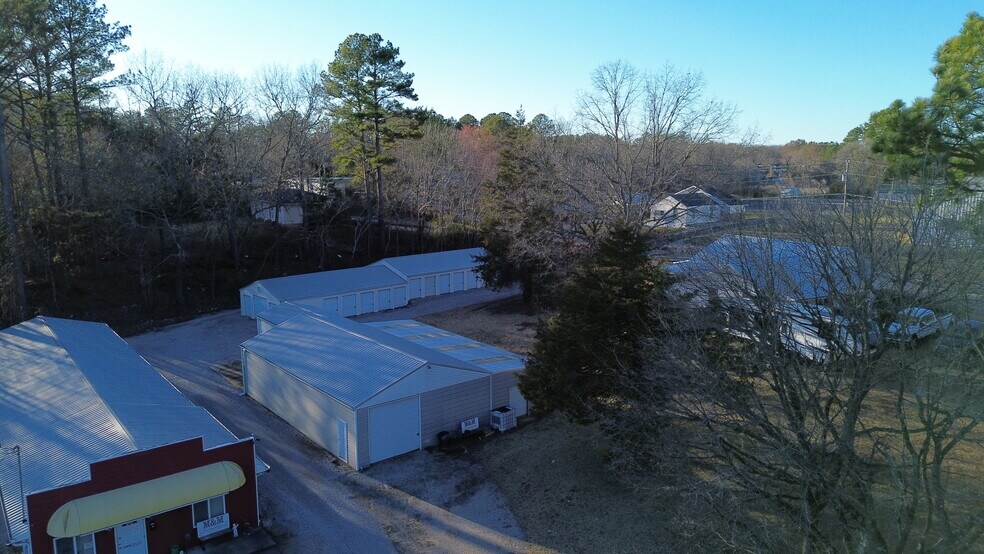More Photos Of 914 Peach St, Selmer Self Storage For Sale