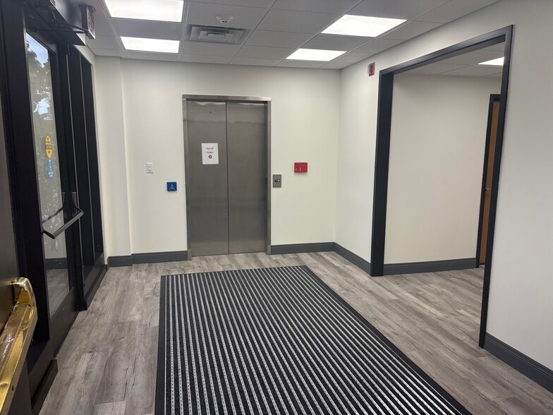 More Photos Of 1829 Maple Rd, Williamsville Medical For Lease