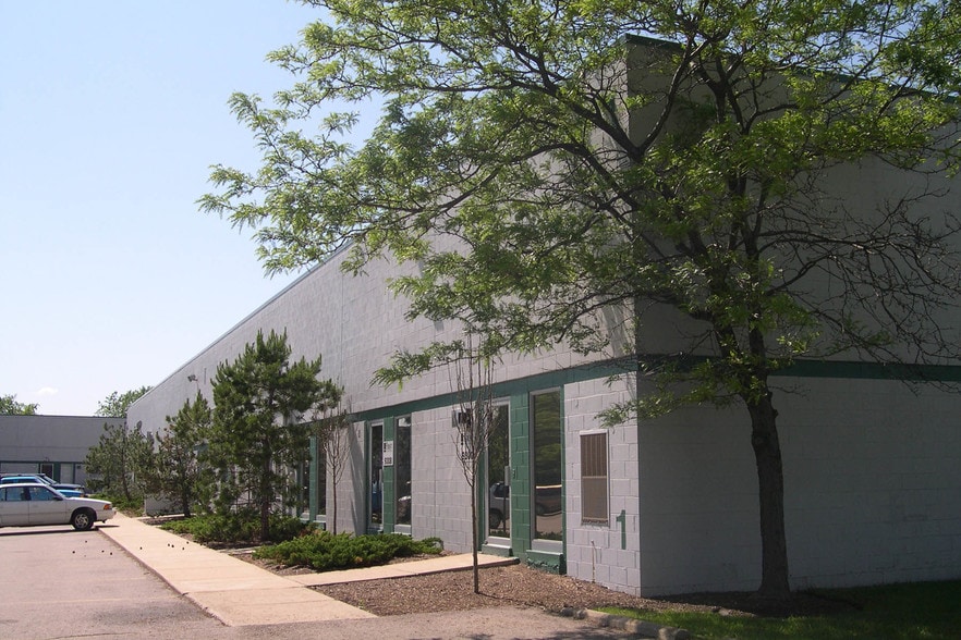 More Photos Of 29031-29045 Airport Dr, Romulus Unknown For Lease