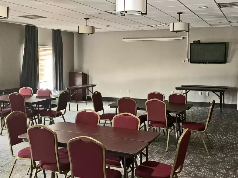 More Photos Of 129 Brickerton St, Columbus Hotel For Sale