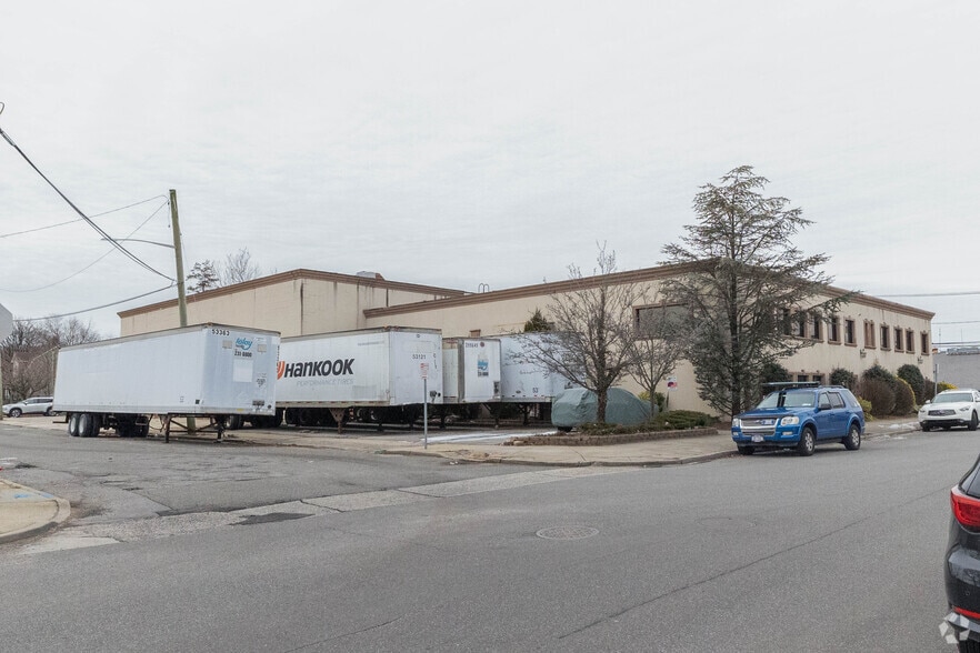 More Photos Of 958 Church St, Baldwin Warehouse For Lease