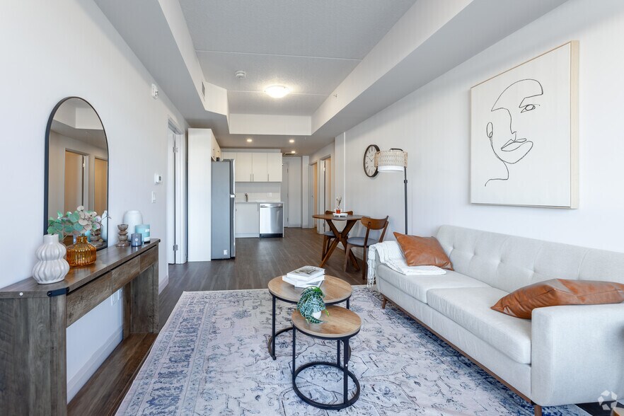 More Photos Of 16 Queen St W, Cambridge Apartments For Lease