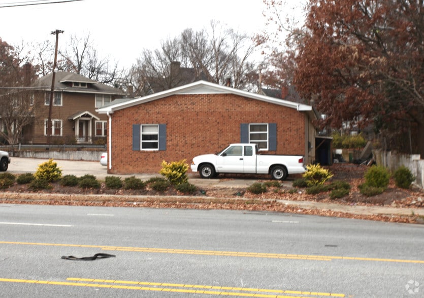 More Photos Of 501 Summit Ave, Greensboro Auto Repair For Lease