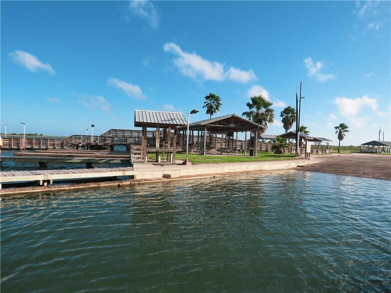 More Photos Of 1330 S Commercial St, Aransas Pass Hotel For Sale