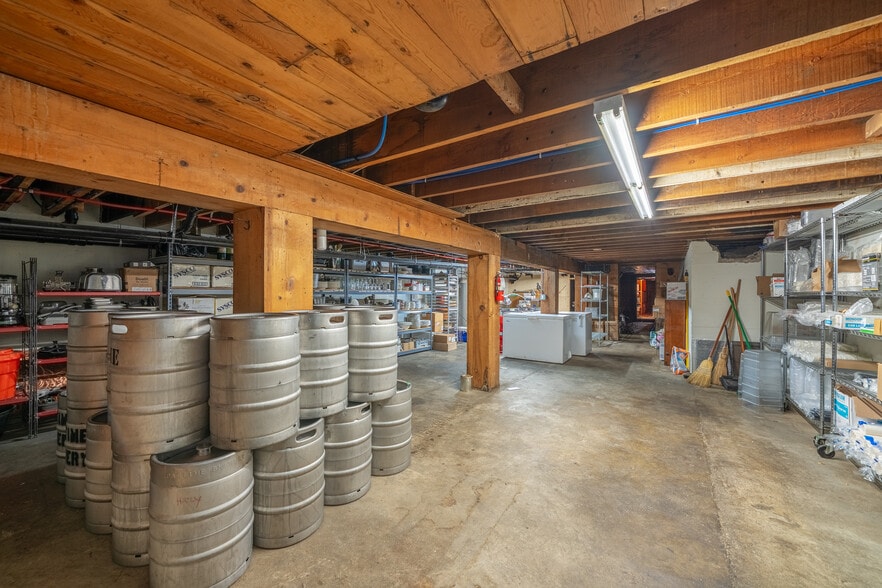 More Photos Of 1307 Main St, Oroville Bar For Sale