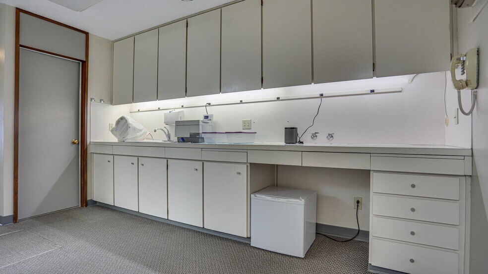 More Photos Of 15012 SE Stark St, Portland Office For Lease