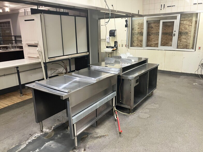 More Photos Of 1317 N Eaton St, Albion Fast Food For Sale