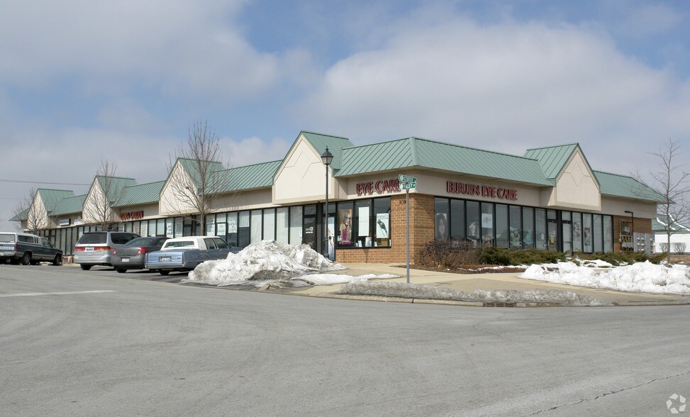 More Photos Of 108 Valley Dr, Elburn Storefront For Lease