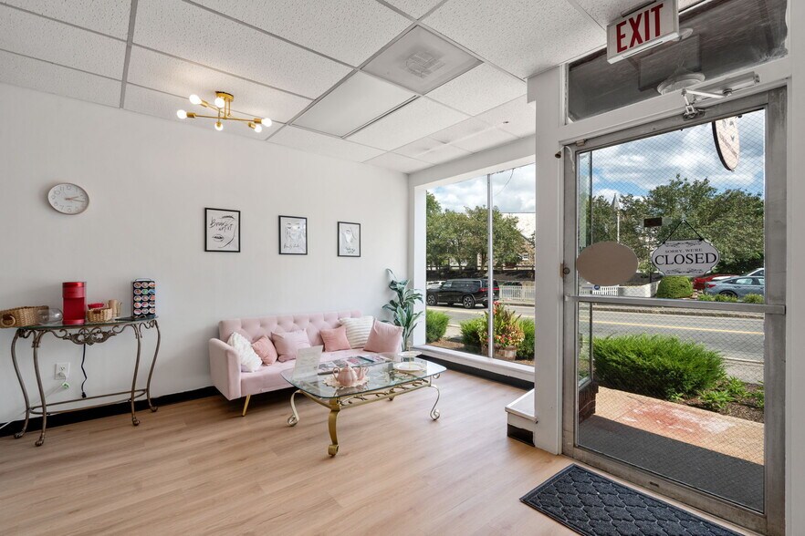 More Photos Of 10-14 Chelmsford St, Chelmsford Storefront For Sale