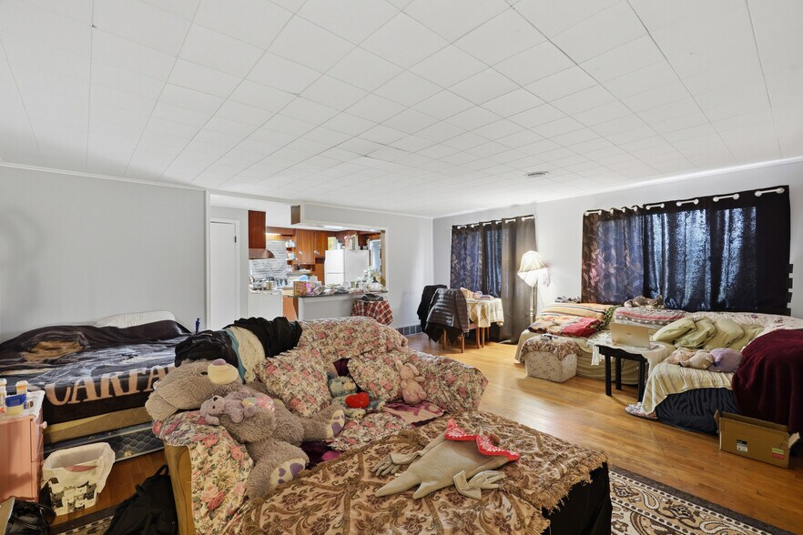 More Photos Of 23589-23593 Van Born Rd, Taylor Freestanding For Sale