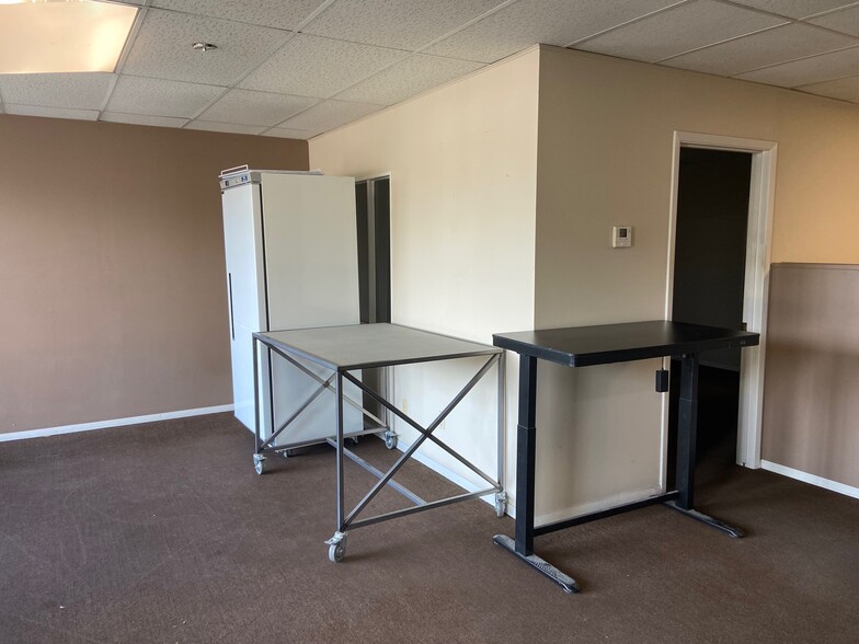 More Photos Of 819 W College Ave, Appleton Storefront Retail Residential For Lease