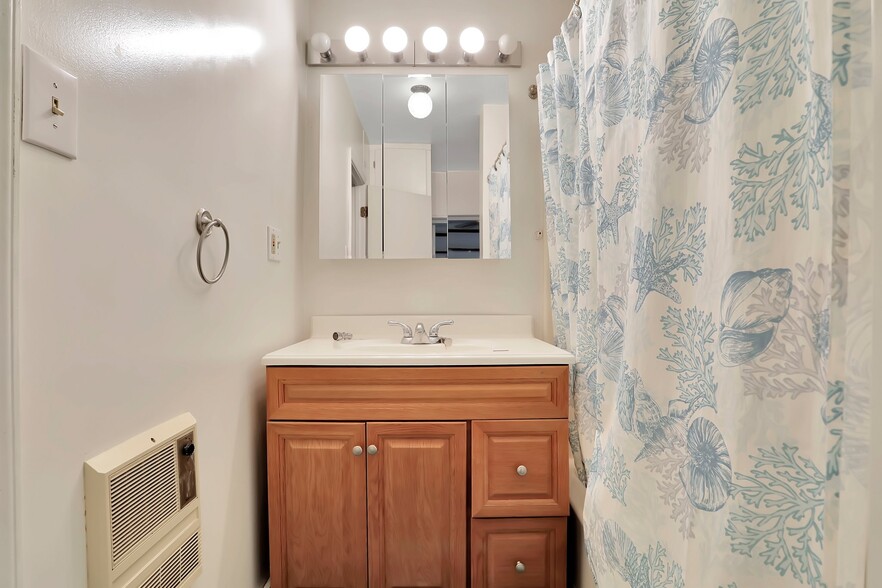 More Photos Of 9604 S Congress St, New Market Office For Sale