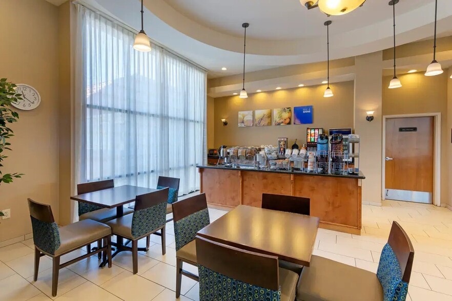 More Photos Of 2571 Fisher Blvd, Barstow Hotel For Sale