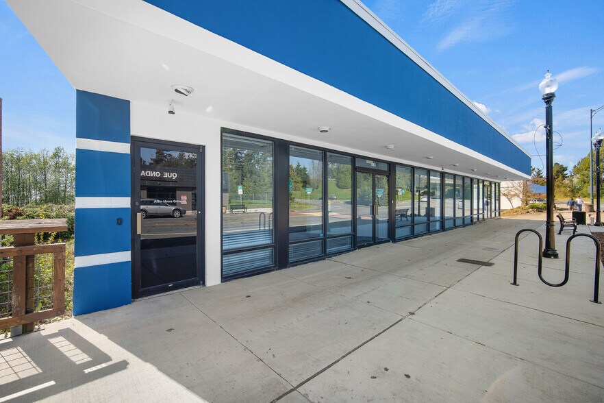 More Photos Of 439 Peace Portal Dr, Blaine Freestanding For Lease