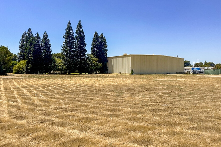 More Photos Of 5733 E Shields Ave, Fresno Warehouse For Sale