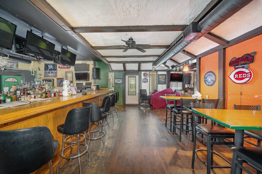 More Photos Of 3934-3938 Decoursey Ave, Covington Bar For Sale